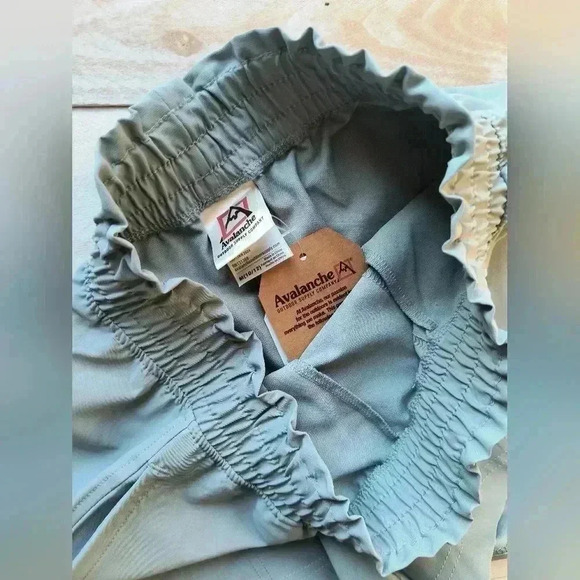 NWT Avalanche Girls Athletic Shorts High Waisted Size 10/12 Medium Relaxed Fit - Picture 2 of 4